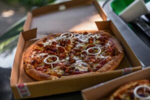 Are Family Meal Bundles Included in the Best Pizza Deals Right Now? 2 Budget-Friendly Meals for 4-6 People